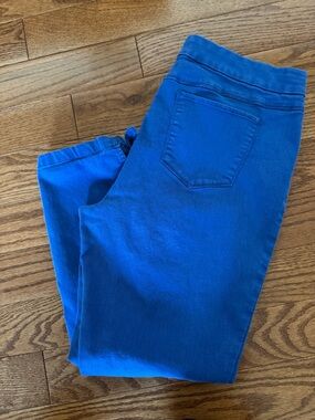 Women’s Blue Pull-On Jeans